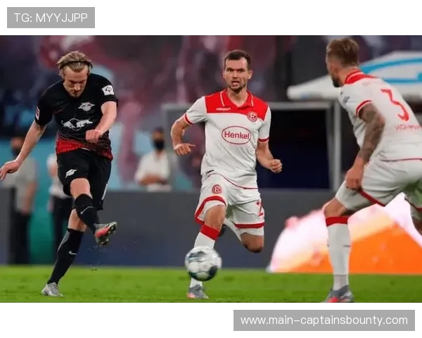 希克头球建功,勒沃库森客场2-0扩大优势