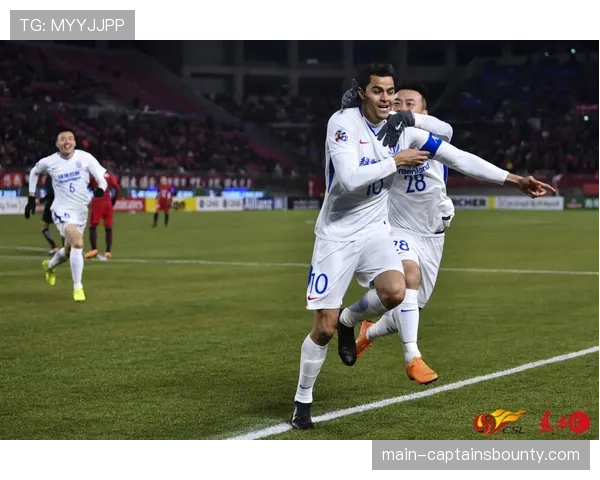 “超级杯：上海申花2-0击败上海海港，马莱莱开场闪击”